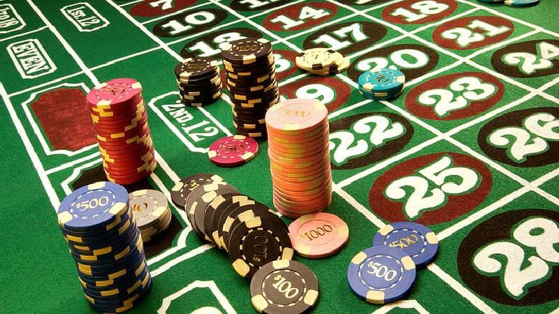 Live dealer casino table